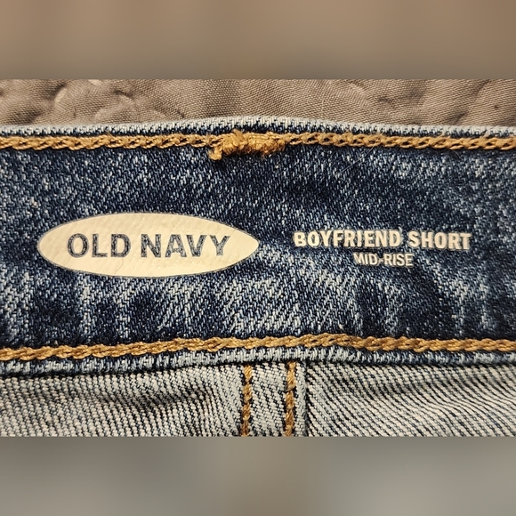 Old Navy boyfriend jean shorts mid-rise size 6 - Picture 3 of 4